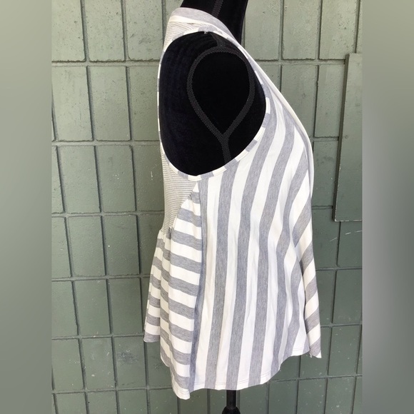 NWT- This elegant vest by LiLac Maternity Brand has a beautiful striped pattern. - Picture 3 of 10